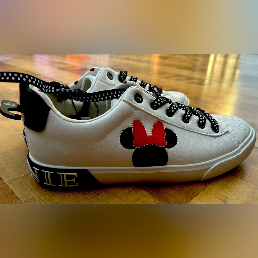 NWT Disney Minnie Mouse sneakers